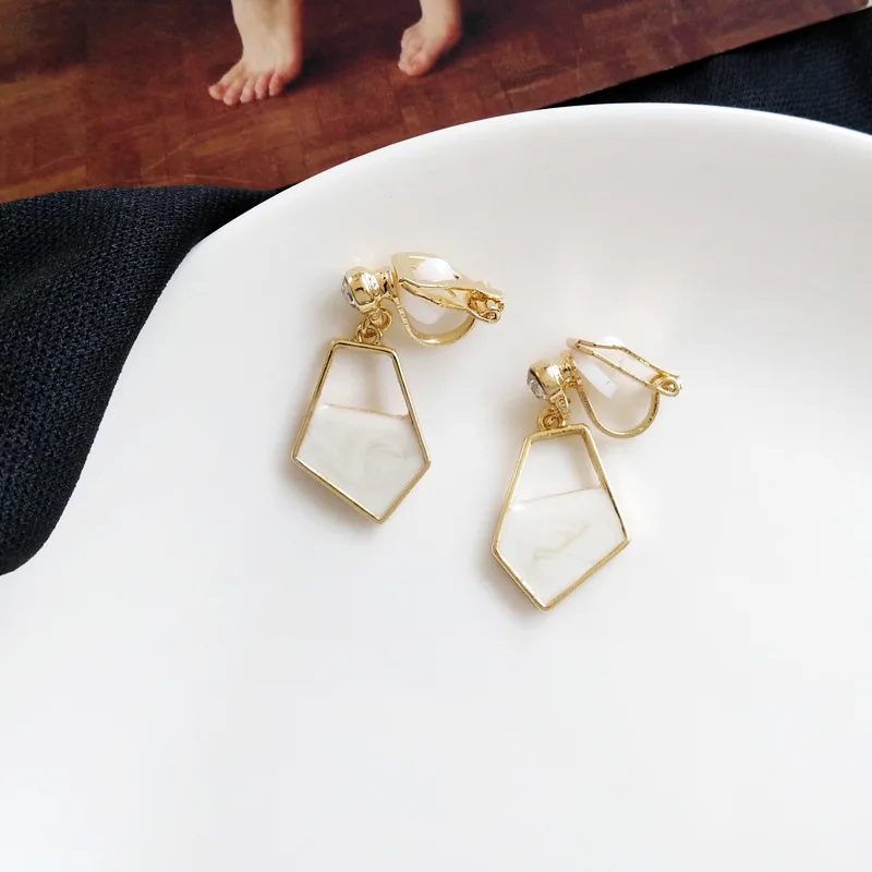 Contrast Irregular Polygon Geometric Clip Earrings Without Piercing Earrings For Women Lady Red Grey Stone Earrings Non Pierced - Окраска металла: white clip on