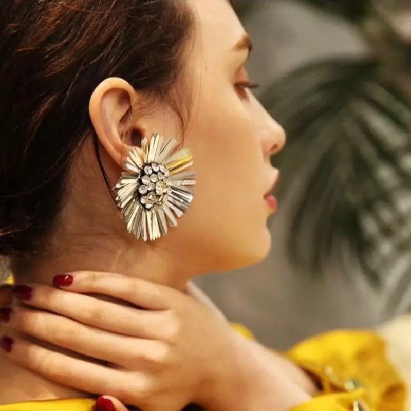 

New Statement Big Flower Stud Earrings Shiny Sequins With Crystal Beads Stud Earrings For Women Bohemian Indian Brincos Jewelry