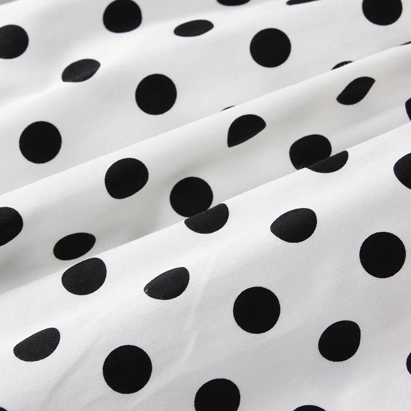 vestido branco com bolinhas pretas