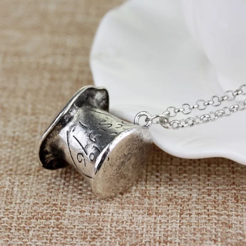 Mens necklace Alice In Wonderland Hat Low Mad Hatter Hat Vintage Antique Silver Color Pendant Necklace Collars Necklace