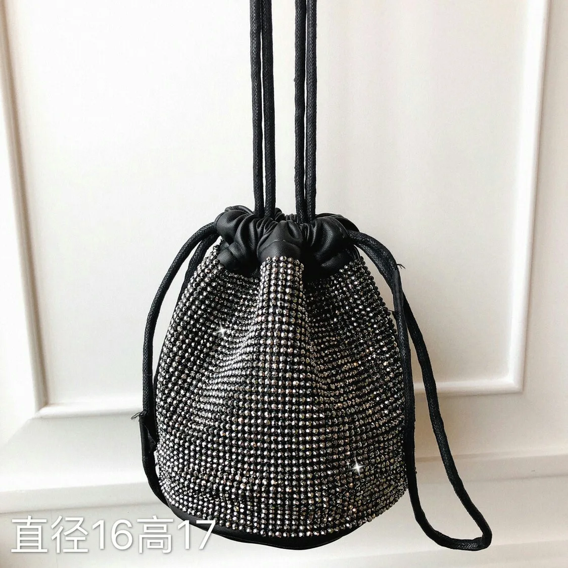 

LOVELY 2019 Spring Korea East Gate Diamond Rhinestone Drawstring Bucket Package Network Red Single Shoulder Satchel Woman
