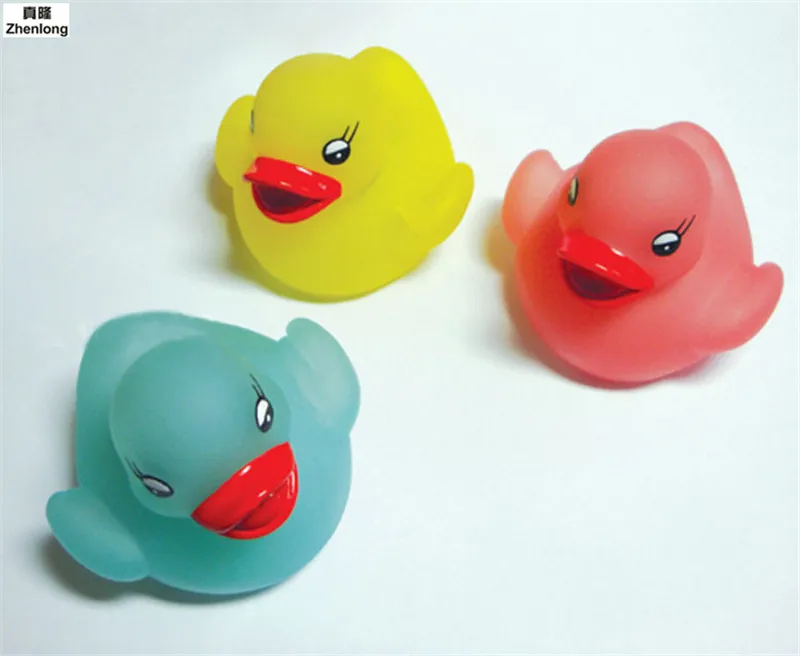 Rubber Duck Для ванной мигающий свет игрушка Цвет Изменение Детские Ванная комната Игрушечные лошадки multi Цвет светодиодный светильник Для