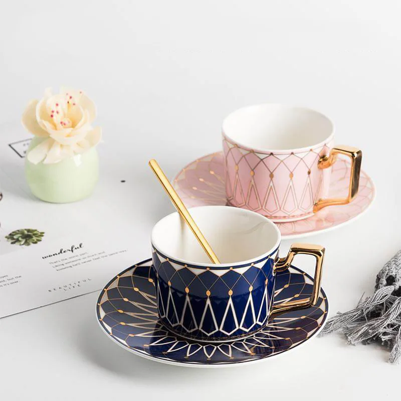 Королевский стиль золотистый верх класс костяного фарфора кофейная чашка элегантный Европейский чайный набор и блюдце послеобеденный чай чайная чашка хороший подарок