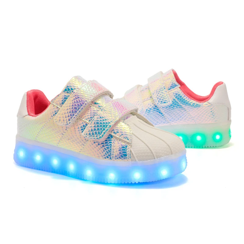 Najtaniej 7ipupas 2017 jesień dzieci buty z podświetleniem led sneakers chłopców i dziewcząt luźne buty sportowe unisex świecące buty świeci się 11 kolorów
