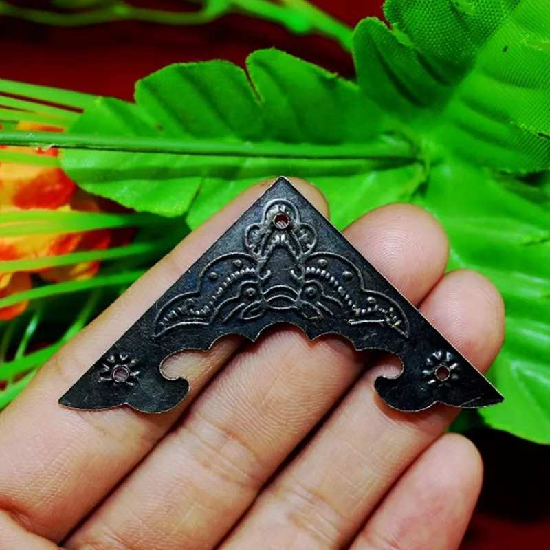 Filigree-Triangle-Bat-Coner-Cabochon-Ancient-Bronze-Tone-Corner-Flatback-Metal-Embellishments-Scrapbooking-Decor-For-Wooden (2)
