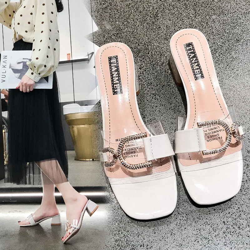 

2019 new slippers female summer wear fashion square buckle transparent thick with a word trawl net red with crystal sandals