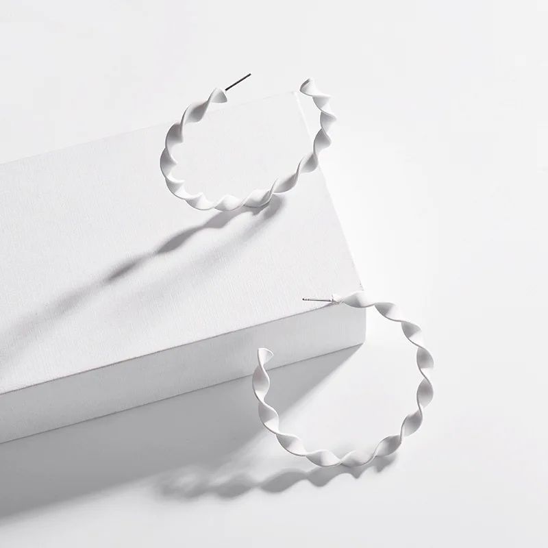 

ZWPON 2019 New Trendy Colored Print Spiral Twisty Hoop Earrings for Women Statement Brand Designer C Earrings Jewelry Wholesale