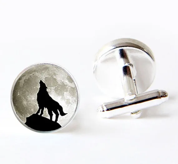 

2017 Hot Trendy Full Moon Cufflink Howling Wolf Cufflinks Silver Pairs Men Gifts For Lovers Cuff Links Glass Animal Cuffs