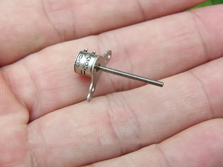 Free shipping 5 pcs 6mm 2-phase 4-wire micro-screw stepper motor high precision use for cameras/precision instruments/toys/DIY |