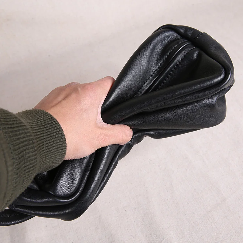 AETOO Men's head layer leather business casual hand-picked bag, large-capacity soft leather hand bag, personality trend hand bag