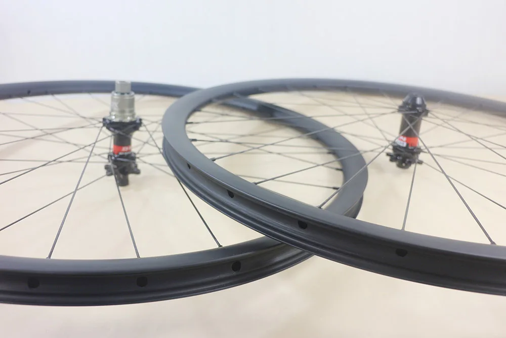 1239 г легкая MTB XC гоночная гравия 30 мм Глубокая широкая бескамерная углеродная