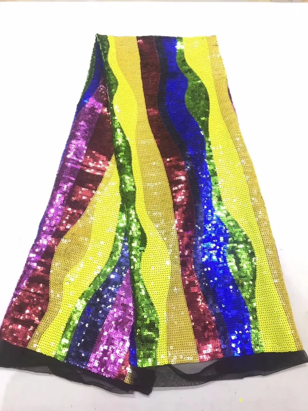 

New French lace fabric, high quality African fine sequined lace fabric selling women's party dresses