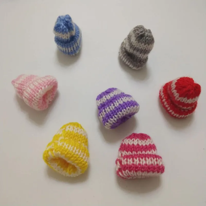 

10PC Color Mini Knitting Hat DIY Doll Decorative Supplies Phone Case Garment Sewing Craft Material Brooch Pins Ornament Material