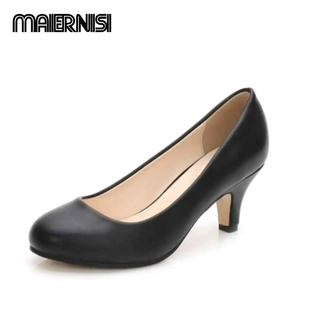 round toe kitten heel