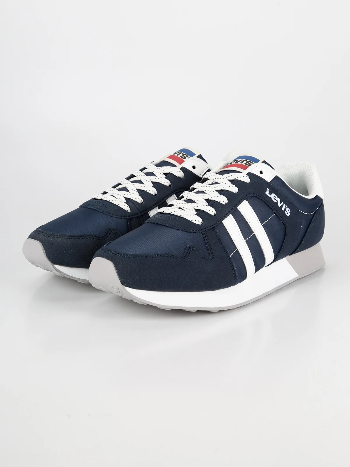 levi's slip resistant shoes