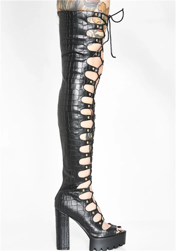 Черные пикантные Высокие Сапоги выше колена в европейском и американском стиле на платформе, с вырезами, на шнуровке; сандалии на высоком массивном каблуке