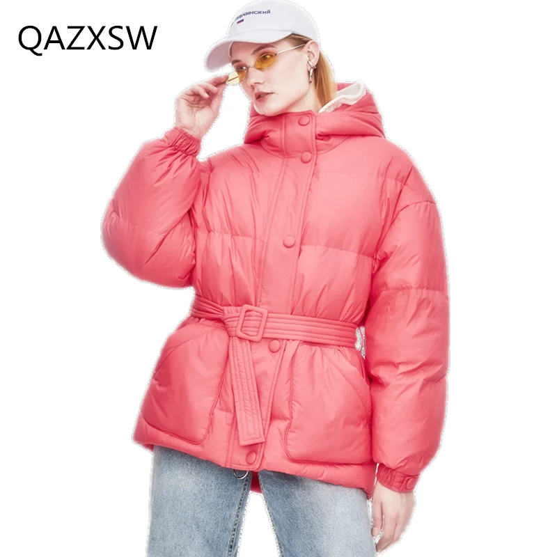 Goede 2018 Winter Nieuwe vrouwen Donsjack Korte Sectie Was Dunne Taille Hooded Outer 100% Witte Eendendons Dikke Warme stijl Jas LB126