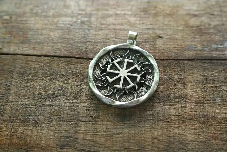 lanseis 1pcs Kolovrat pendant -Slavic symbol of the sun.Ancient slavic talisman charm sun Wheel men necklace 2