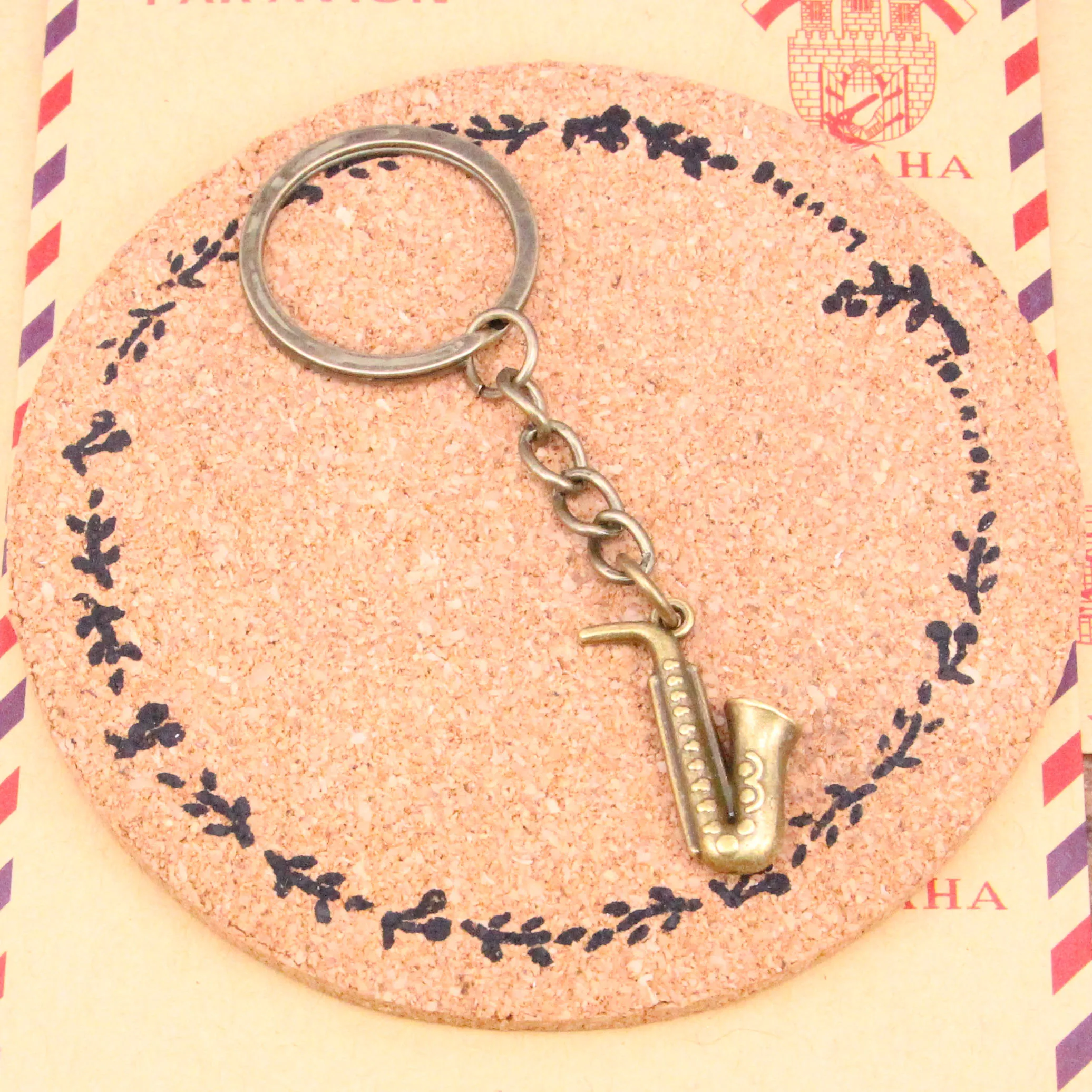 

New Fashion Bronze Pendant Metal Key Chains Accessory,28mm Key Ring Vintage horn saxophone Keychain
