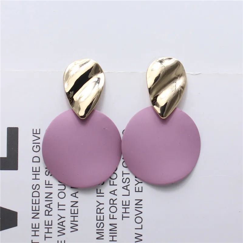 

New design fashion of 2019 hot selling jewelry simple metal spray paint twisted circular earrings wave earrings for women