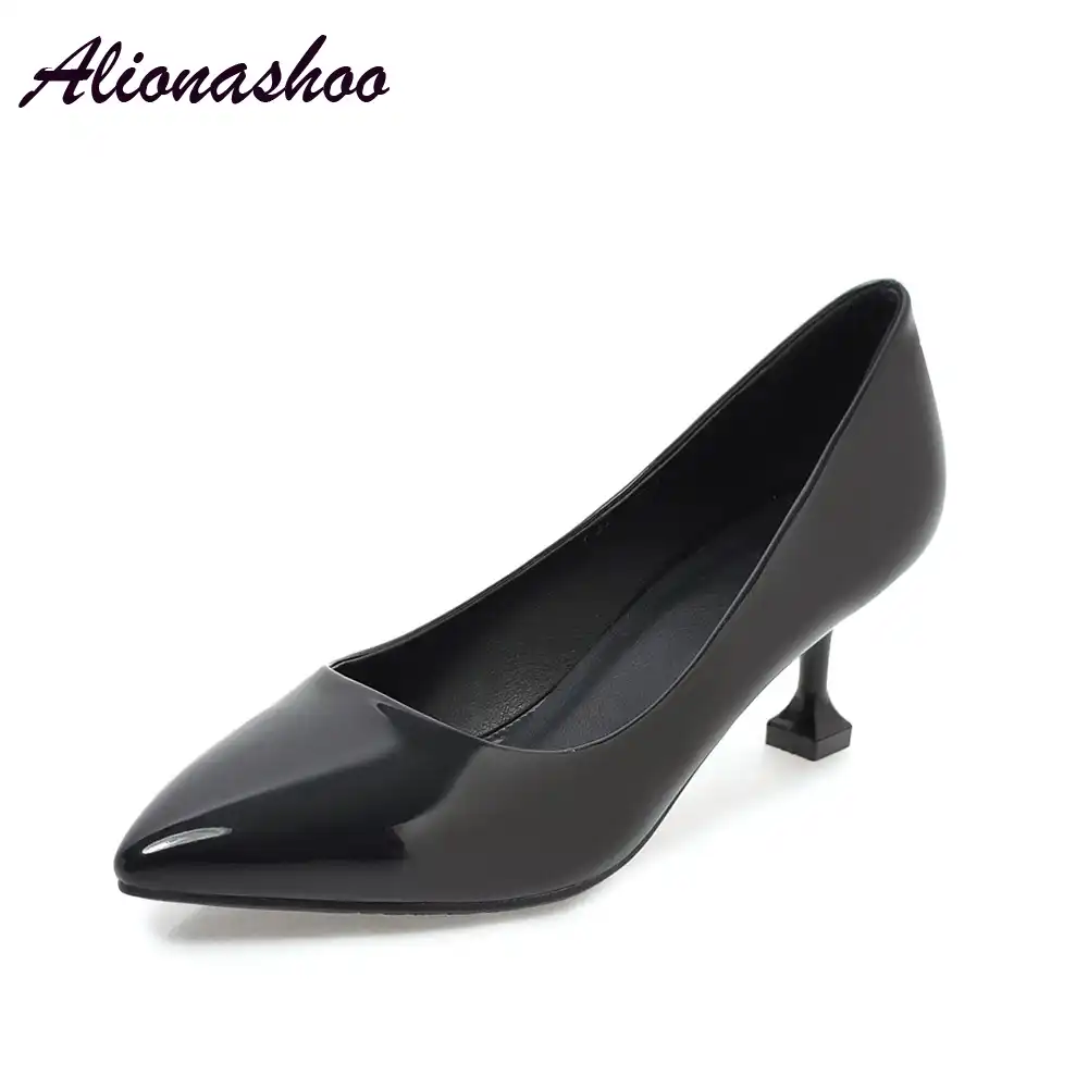 black pumps medium heel