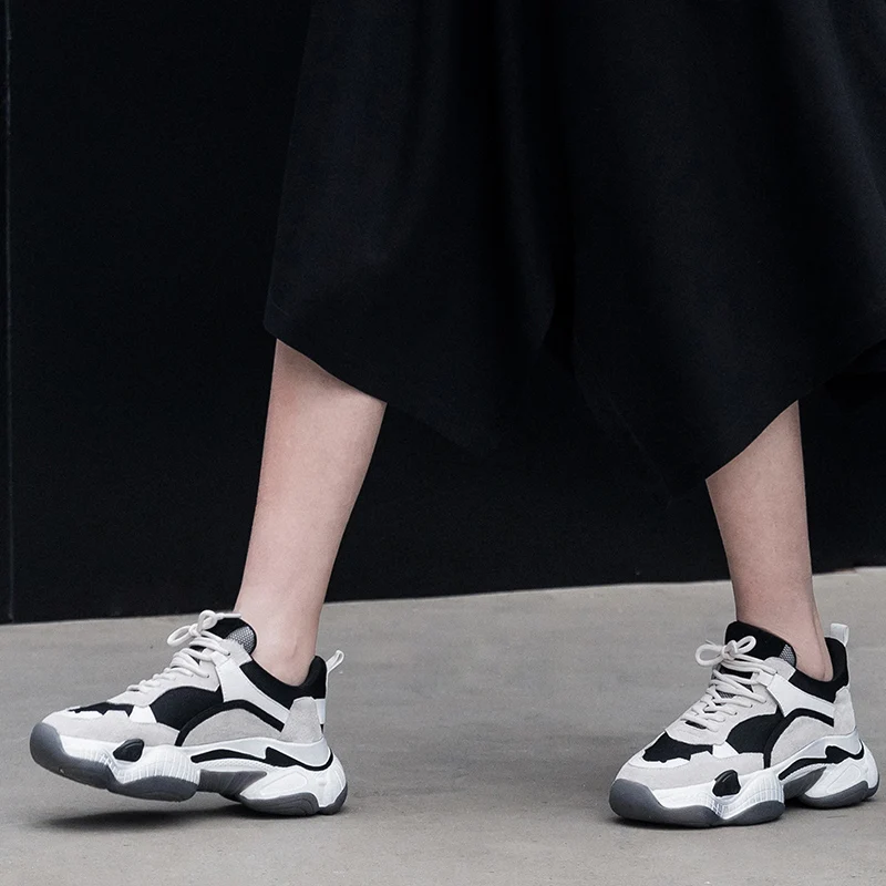 Новое поступление г. Женская обувь на плоской подошве из натуральной коровьей кожи, большой размер 42 Модные женские кроссовки для отдыха