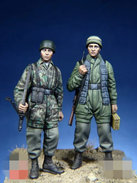 1/35 Resin Figure Model Kit WWII german soldiers 2 Figures Unassambled Unpainted