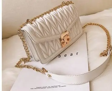 

2018 new wild crossbody shoulder chain fashion lock solid color casual small square bag.
