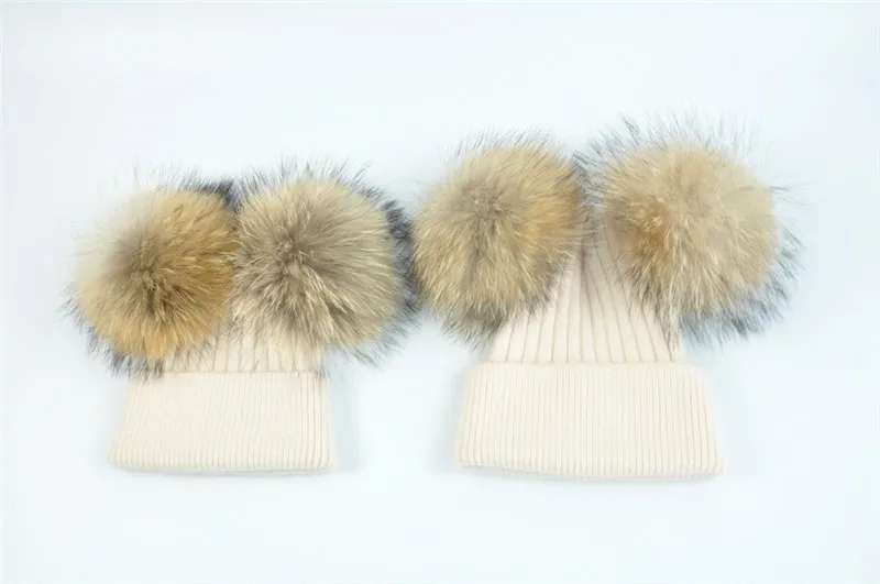 Шапки для родителей и детей; 2 шт.; теплые зимние вязаные шапки для мамы и ребенка; шапки-бини с помпонами и двойным мехом