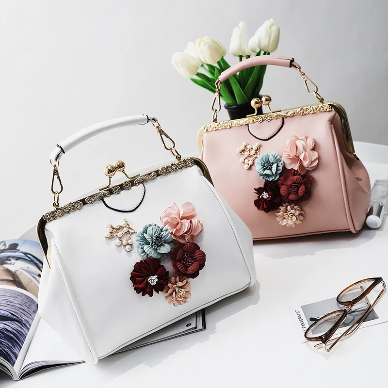 

New Fashion Korean Style Handbag Ladies Metal Clip Flower Shell Bag Pearl Shoulder Bag Leisure Messenger Bag Clutch Bolsa