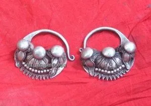 

Wonderful Miao silver carving tribal earrings Free shipping
