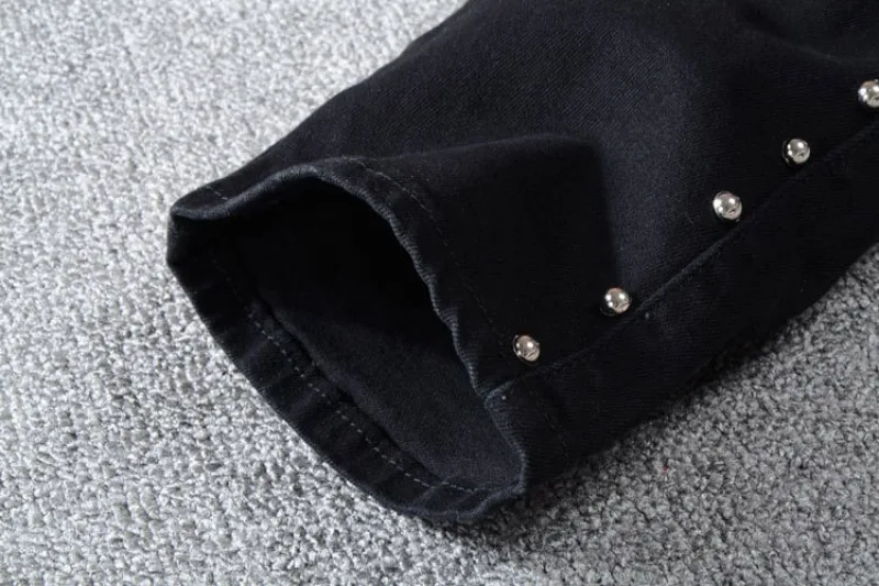 Одежда высшего качества Для мужчин моторный Байкер Slim Fit джинсы узкие заклепки карандаш брюки бусины в стиле панк Плиссированные Длинные