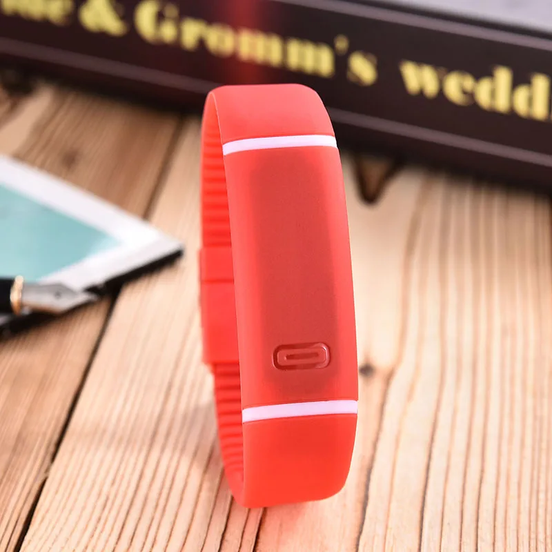 New Sports Bracelet LED Watch 2019 Sport Watch Fashion Digital Watch Date Time Women Wristwatch Waterproof Colorful Rubber Band