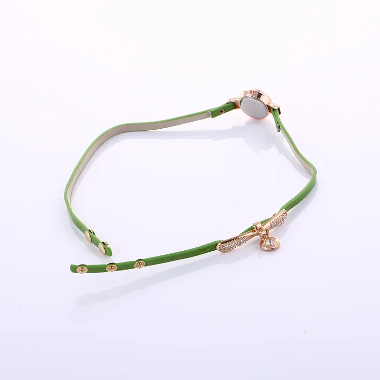 Фото Часы женские кварцевые аналоговые с кожаным ремешком на кожаном Часы женские кварцевые аналоговые с кожаным ремешком на кожаном
