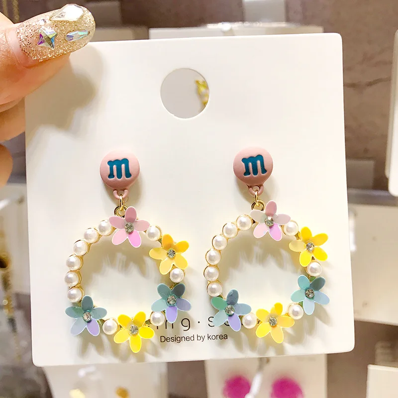 

2019 New Korean Letter Earrings Girl Heart Dazzle Flower Pearl Earrings Bohemia Joker Elegant