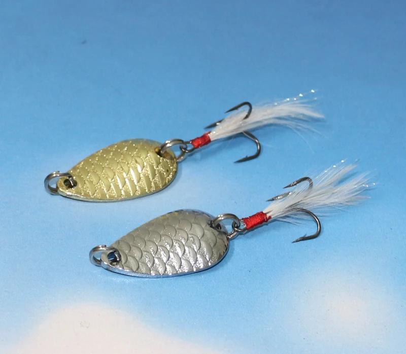 

2 Pieces Metal Pineapple Spoon Bait with Feather Tail Bass Trout Fishing Spoon Lure Spinner Bait 9g