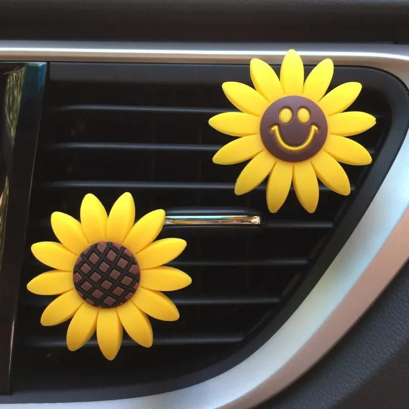 

Car Ornaments Lovely Sunflowers and Smiling Faces Auto Air Conditioner Air Outlet Perfume Clip Air Freshener Fragrant Diffuser