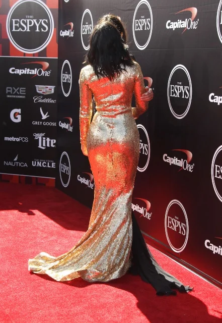 Кайли Дженнер с высоким воротом и длинными рукавами золотыми блестками кружевное длинное сексуальное красное ковровое платье русалка платье знаменитостей