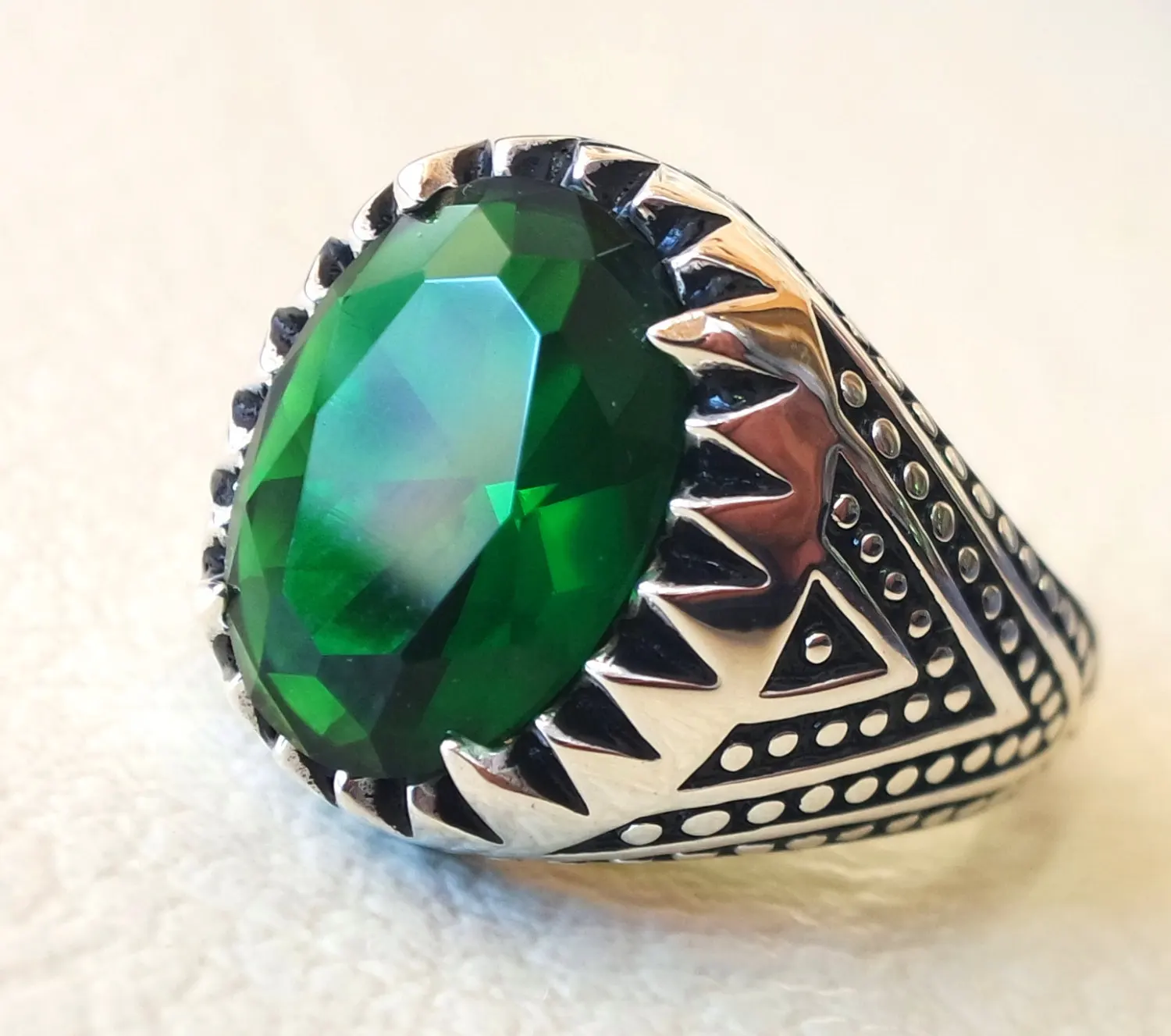 

2019 new arrival vintage Green oval 925 Sterling Silver engagement ring for men anniversary gift bulk sell moonso R5073