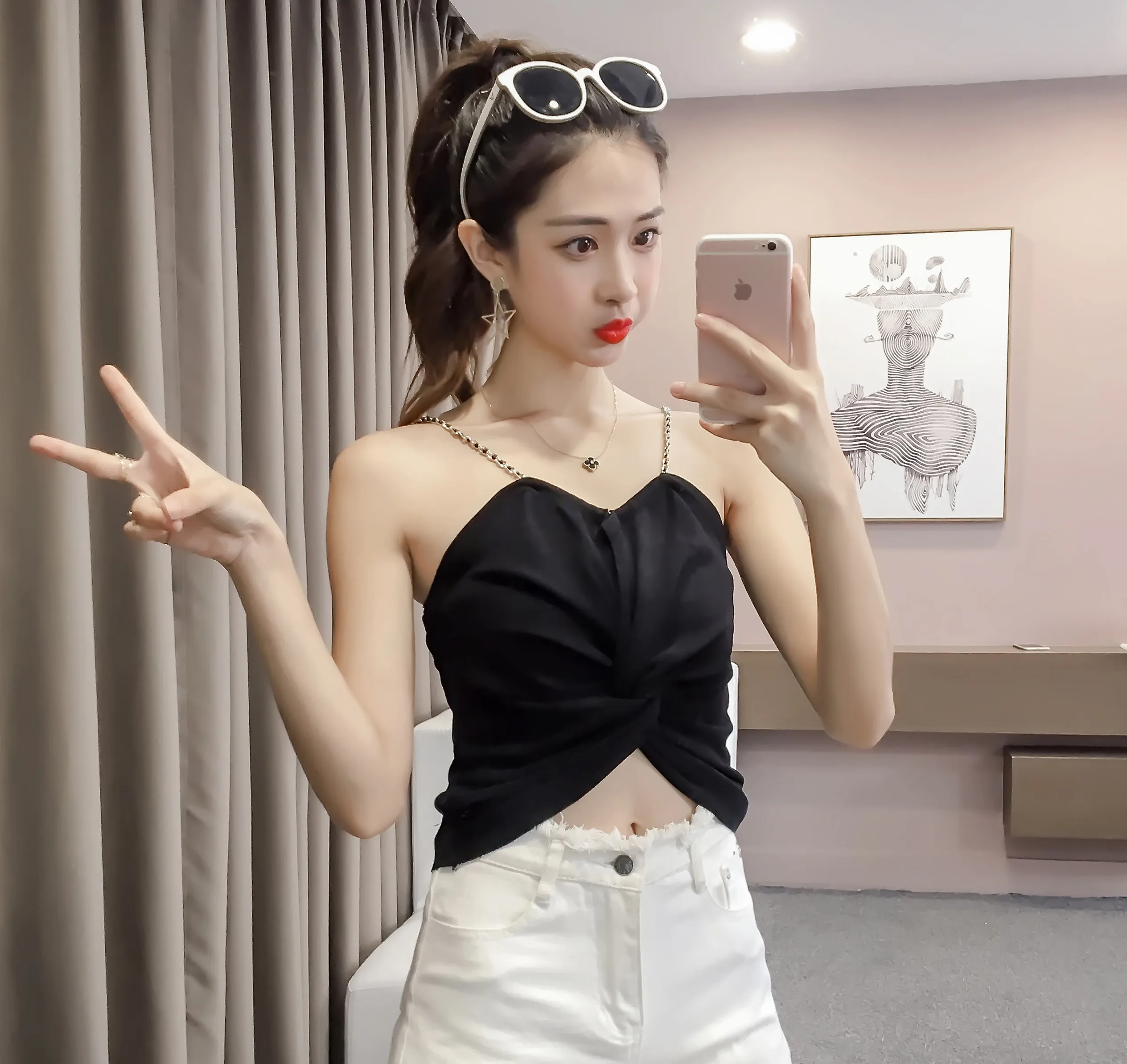 Кроп топ женский трикотажный в рубчик укороченная майка без рукавов для