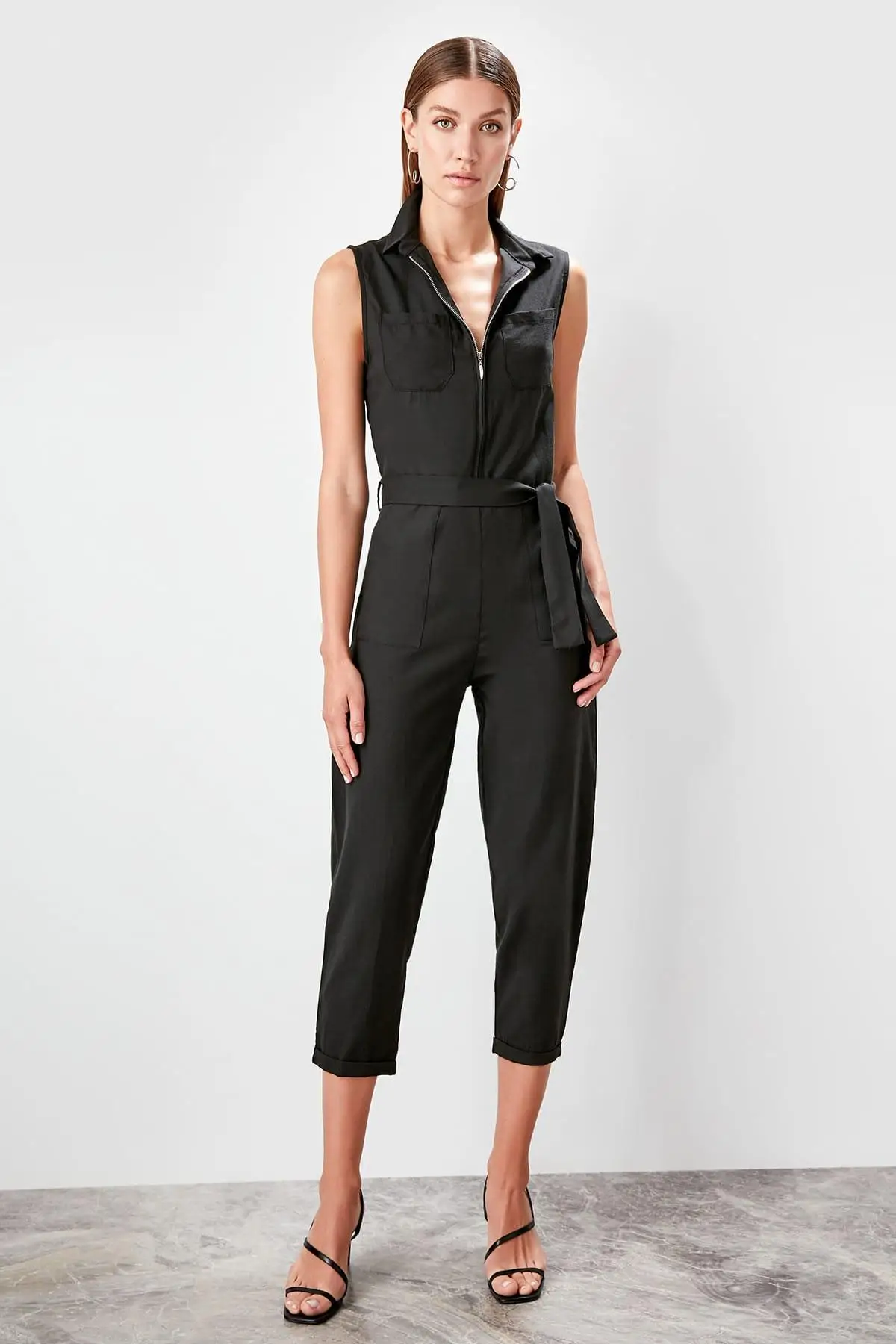 

Trendyol Black Lacing Detaylı Jumpsuit TWOAW20TU0013