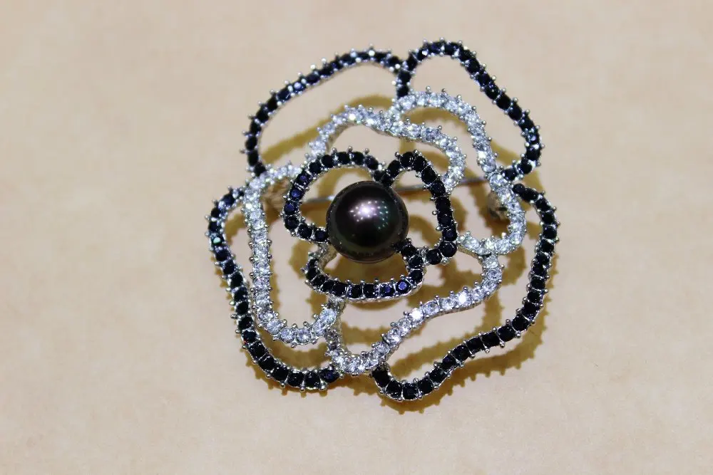 Black Freshwater pearl Petal shaped Brooch 11.5mmfreshwater pearl