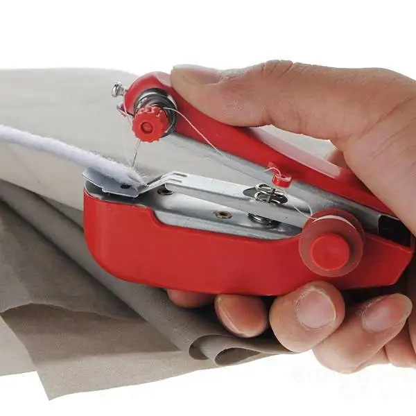 Швейная мини машинка handy stich. Как пользоваться ручной машинкой. Ручная швейная машинка мини хэнди стич. Швейная ручная машинка p5306461. Мини швейная машинка mini sewing machine.