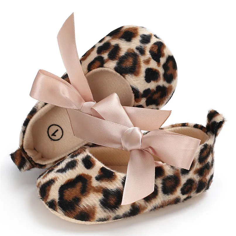 Милая мягкая нескользящая обувь для новорожденных с леопардовым принтом для маленьких девочек; обувь для первых ходунков; A84L073