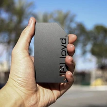 Изготовленная на заказ металлическая визитная карточка из темного металла с лазерным вырезом