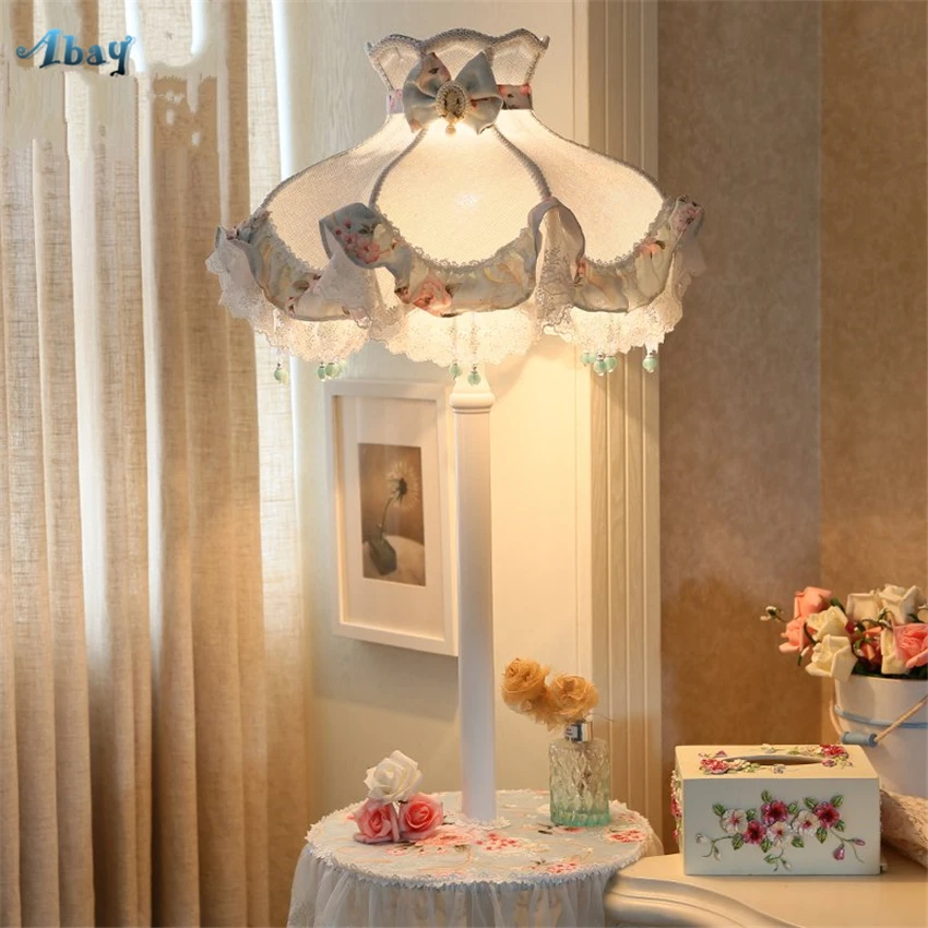 

Korean Style Wood Floor Lights Standing Vertical Living Room Sofa Princess Bedroom Bedside Floor Lamps Lace Fabric De Fixtures