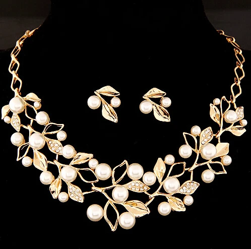 

Fashion Gold Chain Jewelry Sets Choker Necklace Wedding Necklace Sets for Women Pearl Necklace Stud Earrings Foliage