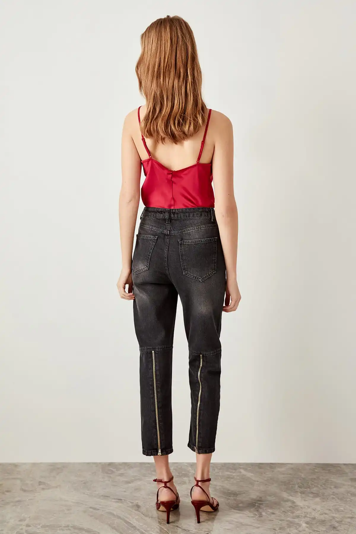 Trendyol-Front-Anthracite-High-Waist-Button-Super-Mom-Jeans-TCLSS19NI0004.jpg