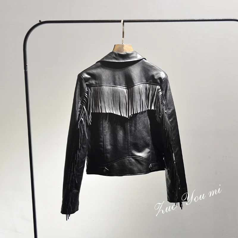 Однотонная тонкая женская куртка на молнии с кисточками новая весенняя женская модная уличная мотоциклетная куртка из искусственной кожи с бахромой сзади - Цвет: Black after tassel
