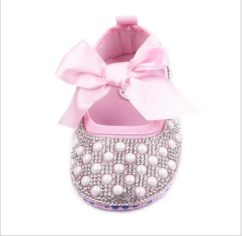 Обувь ручной работы для детской кроватки; туфли принцессы Мэри Джейн с кристаллами и жемчугом для маленьких детей; детский ребенок малыш; мягкие Нескользящие туфельки с бантами; обувь - Цвет: Розовый